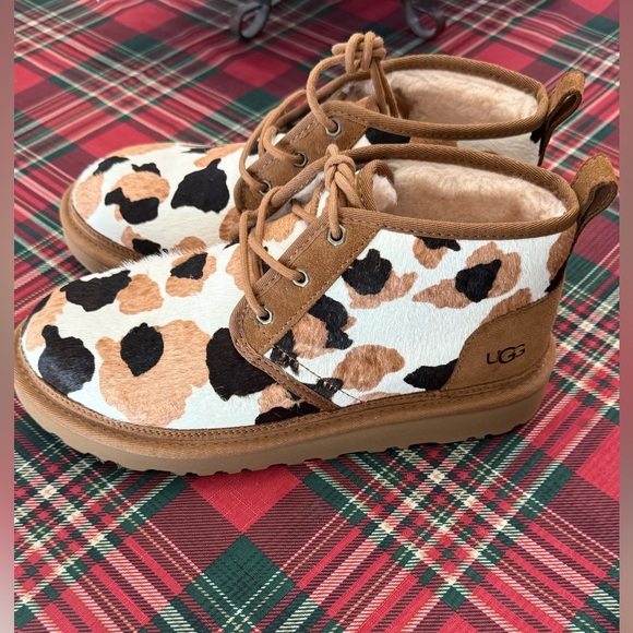 Neumel Cow Print UGGs - Picture 3 of 3